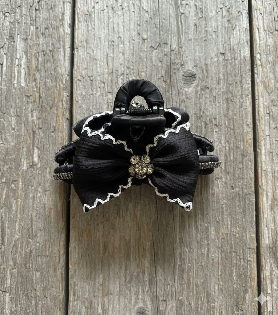 💎 The Regal Edge Bow Clip