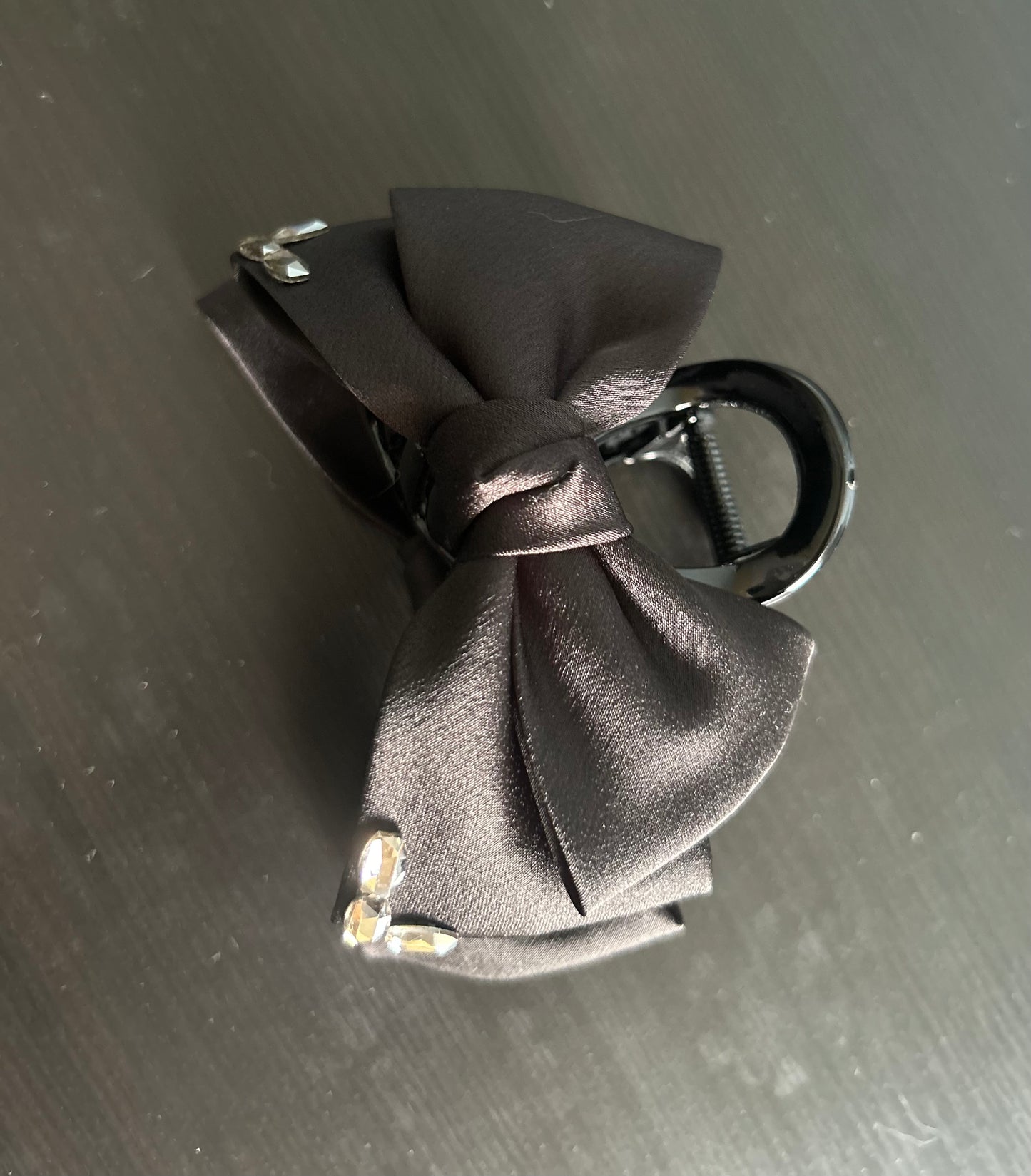 🎀 TThe Structured Satin Bow Clip
